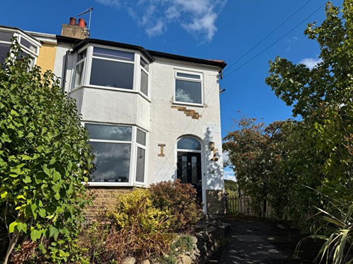 3 Bedroom Semi Detached House To Rent In Branksome Grove, Shipley, BD18