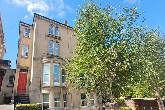 3 Bedroom Flat To Rent In Bedroom Basement Flat In Cotham, BS6
