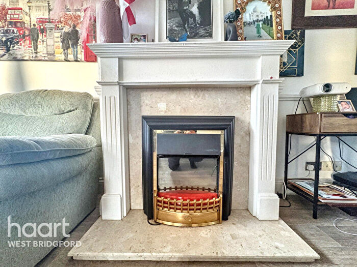 3 Bedroom Semi Detached House For Sale In Green Platt, Nottingham, NG12