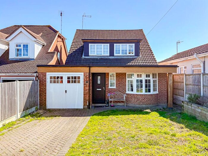 4 Bedroom Detached House For Sale In The Westerings, Hockley, SS5