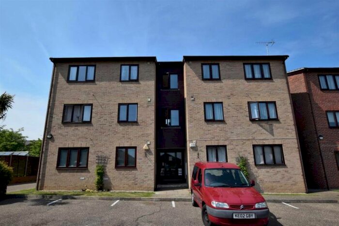 2 Bedroom Flat To Rent In Chestnut Court, Vange, Basildon, SS16