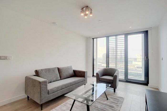 1 Bedroom Flat To Rent In Stratosphere Tower, Stratford, E15