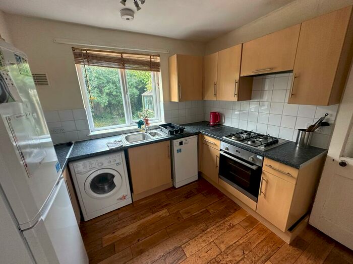 4 Bedroom House To Rent In Flexney Place, Headington, OX3