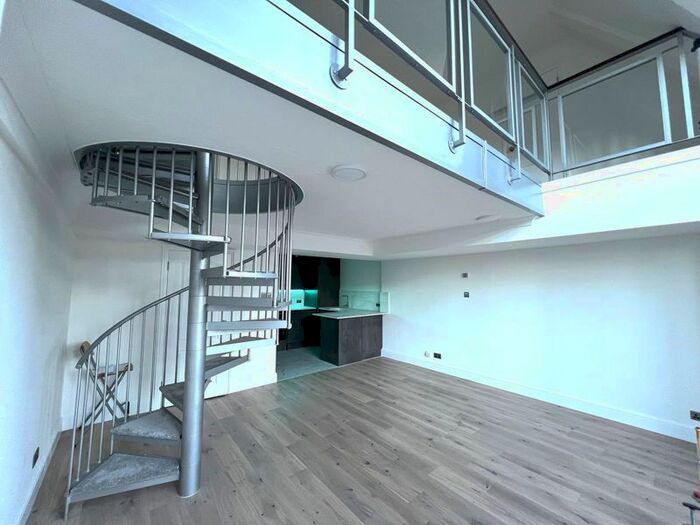 1 Bedroom Flat To Rent In The Highway, London, E1W