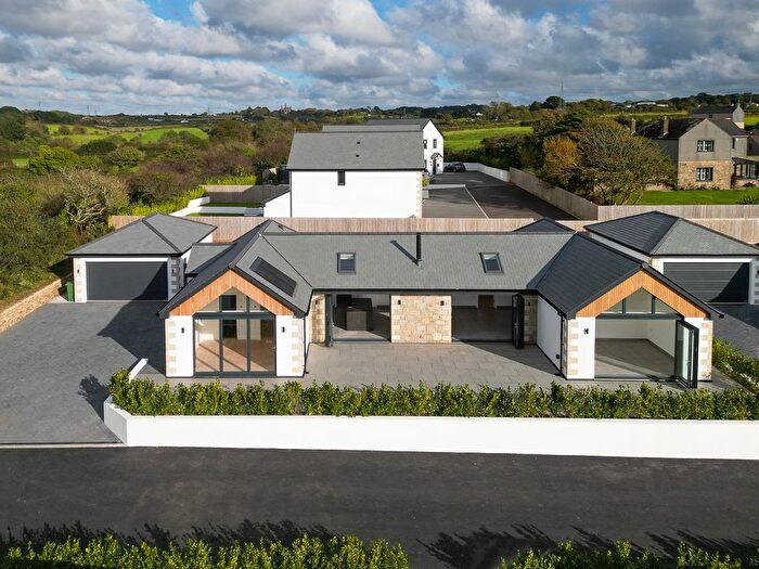 5 Bedroom Bungalow For Sale In North Country, Redruth, TR16