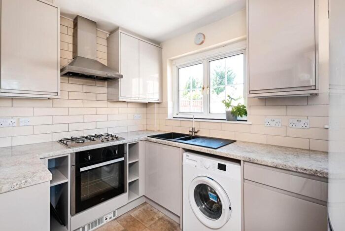 4 Bedroom Semi Detached House To Rent In The Oval, Bath, BA2
