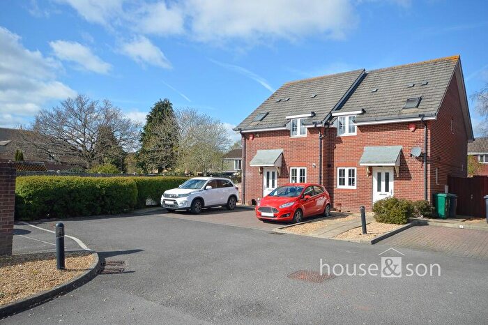 3 Bedroom Semi Detached House For Sale In Glenmoor Gardens, Bournemouth, BH10