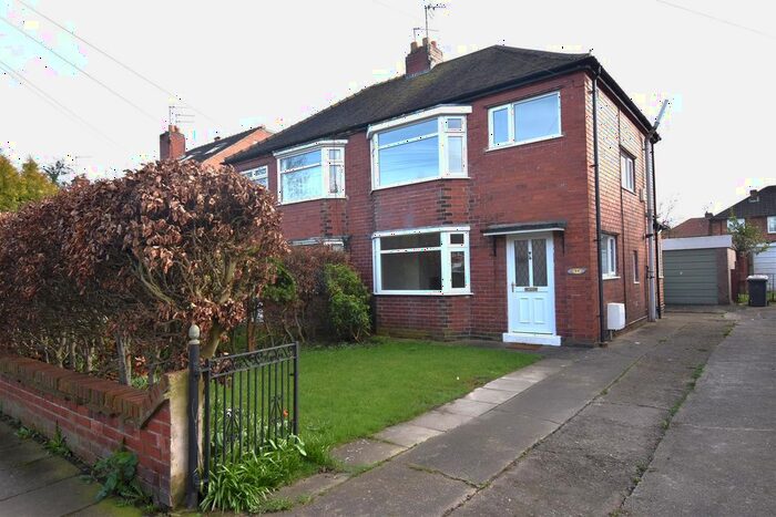 3 Bedroom Semi-Detached House To Rent In Broadway, York, YO10