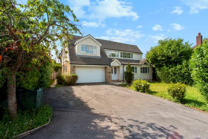 4 Bedroom Detached House To Rent In Court Road, Maidenhead, SL6