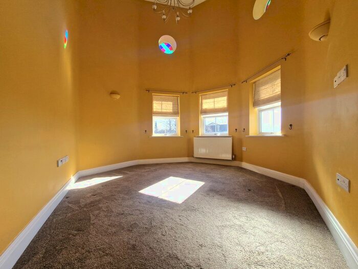 2 Bedroom Flat To Rent In Chapel Drove, Hedge End, SO30