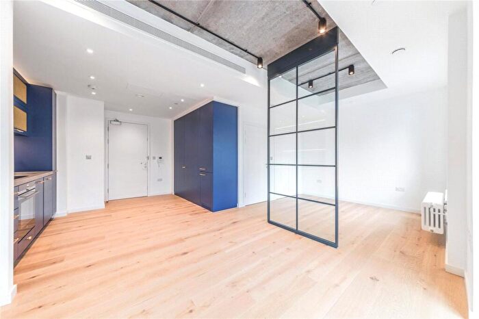 Apartment To Rent In Agar House, Orchard Place, London, E14