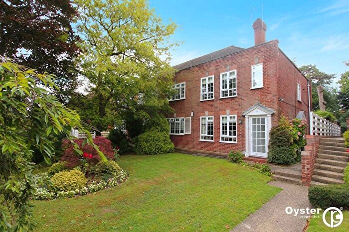 2 Bedroom Flat To Rent In Hollygrove, Bushey, WD23