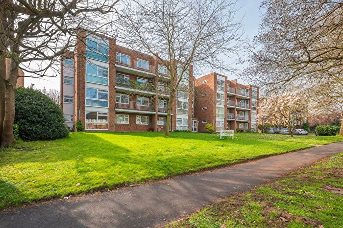 2 Bedroom Flat For Sale In Foxgrove Road, Beckenham, BR3
