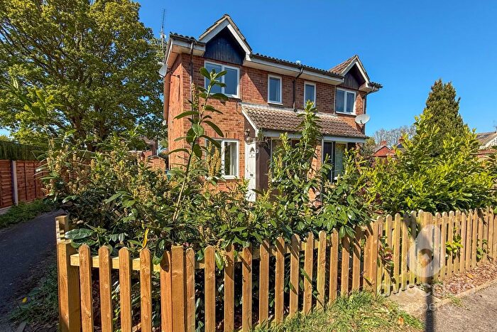 1 Bedroom End Of Terrace House For Sale In Chiltern Avenue, Farnborough, Hampshire, GU14