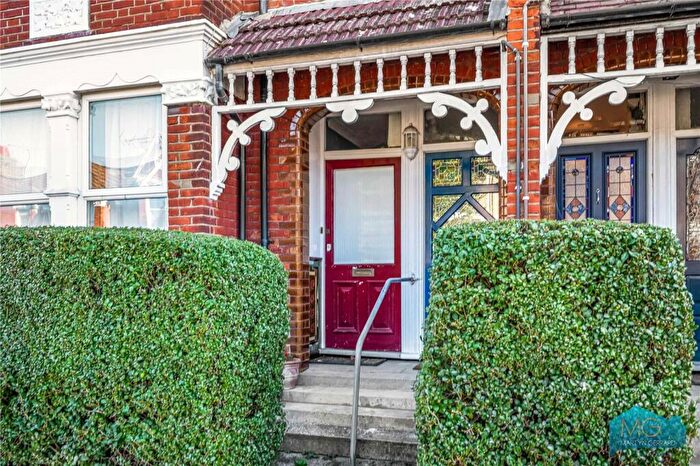 2 Bedroom Maisonette For Sale In Princes Avenue, London, N22