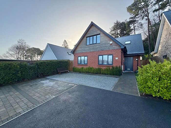4 Bedroom Chalet For Sale In Abbotsbury Road, Broadstone, BH18