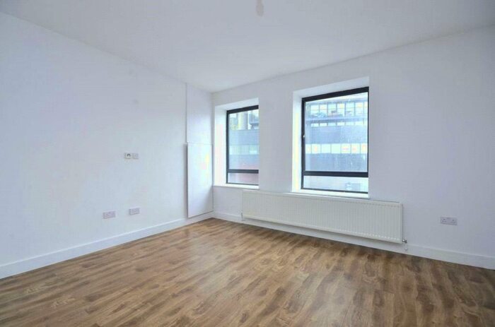 2 Bedroom Apartment To Rent In Ballards Lane, North Finchley, N12