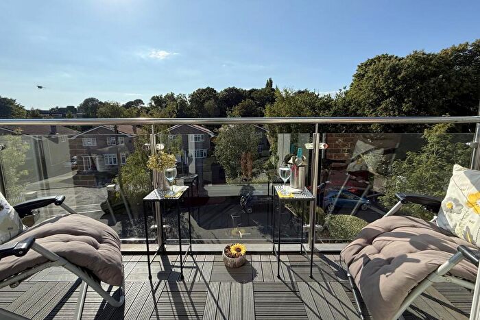 2 Bedroom Apartment For Sale In Wimborne Road, Bournemouth, BH2