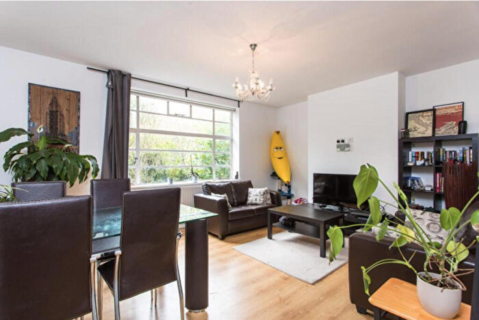 3 Bedroom Apartment To Rent In Brookland Rise, Golders Green, London, NW11