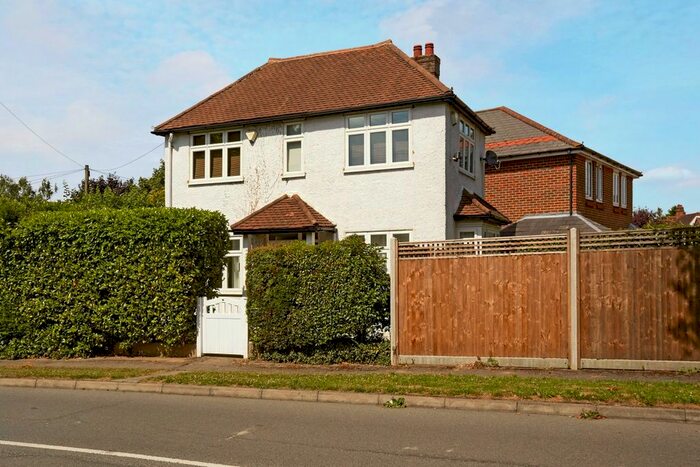 2 Bedroom Detached House To Rent In Cornwall Avenue, Claygate, Esher, KT10
