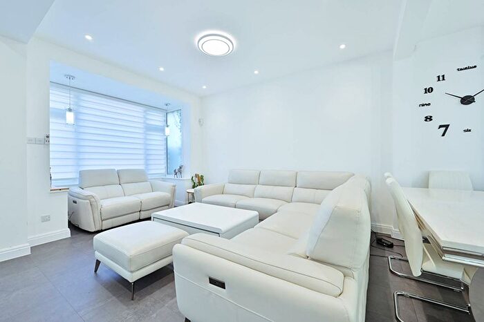 4 Bedroom Semi-detached House For Sale In Gammon Lane, Watford, WD24