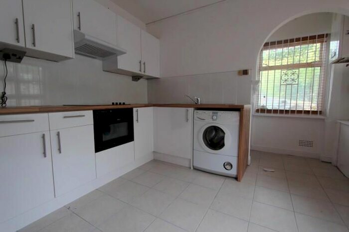 1 Bedroom Flat To Rent In Avenue Road, Tottenham, London, N15