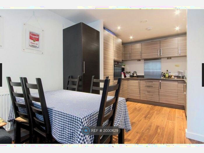 2 Bedroom Flat To Rent In Atkins Square, London, E8