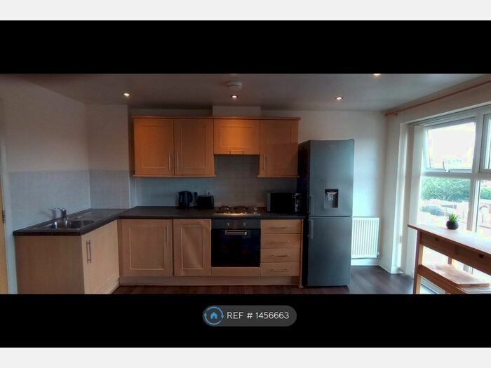 2 Bedroom Flat To Rent In Lauren Court, Bredbury, Stockport, SK6