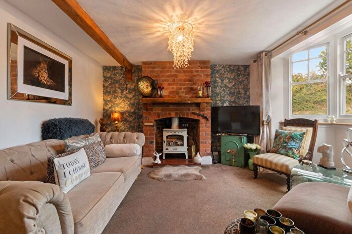 4 Bedroom Link Detached House For Sale In Upton-Upon-Severn, Worcester, WR8