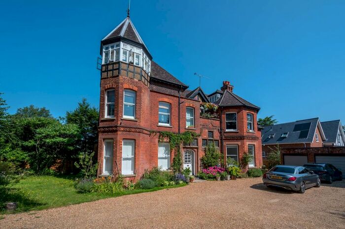 2 Bedroom Flat To Rent In Epsom Road, Guildford, GU1