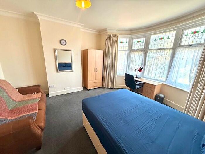 Flat To Rent In Middle Park Avenue, Eltham, SE9