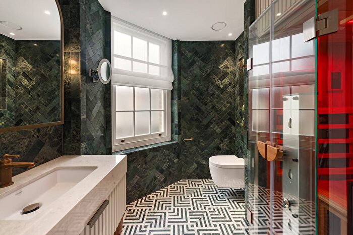 2 Bedroom Flat For Sale In Campden Hill Gate, Duchess Of Bedfords Walk, London, W8