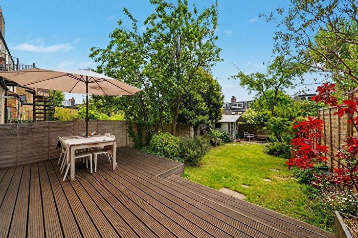2 Bedroom Flat For Sale In Addington Road, London, N4
