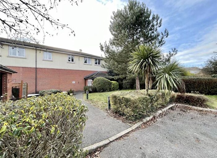 1 Bedroom Flat For Sale In Gordon Road, Highcliffe, Christchurch, BH23