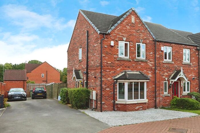 3 Bedroom Town House For Sale In Chatsworth Court, Staveley, Chesterfield, S43