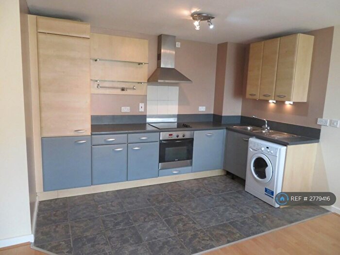 2 Bedroom Flat To Rent In Elmwood Lane, Leeds, LS2