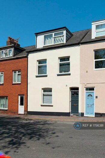 2 Bedroom Flat To Rent In Gladstone Road, Exeter, EX1