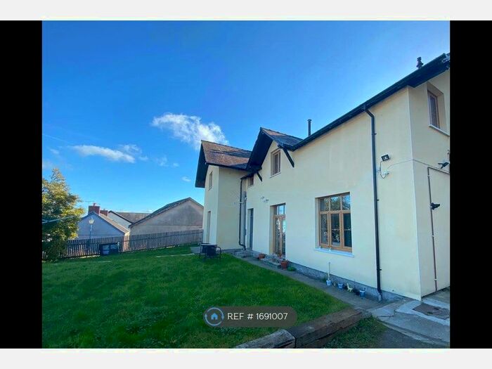 2 Bedroom Flat To Rent In Danygraig, St. Clears, Carmarthen, SA33