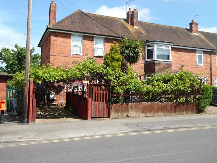 3 Bedroom House To Rent In Northumberland Avenue, Reading, RG2