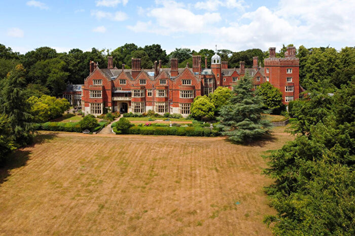 3 Bedroom Flat For Sale In Goldings, Hertford, SG14