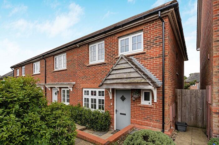 3 Bedroom End Of Terrace House For Sale In Pilot Close, Alton, Hampshire, GU34