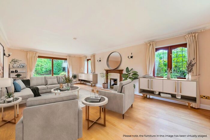 5 Bedroom Detached House To Rent In Turnoak Park, Windsor, SL4