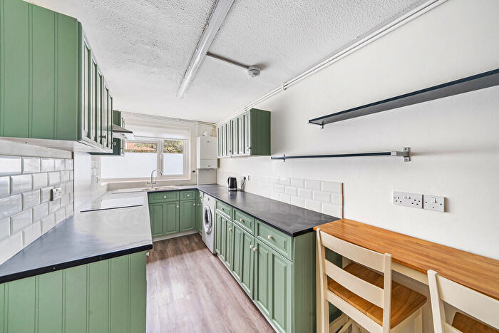 2 Bedroom Apartment To Rent In Annesley Walk, N19