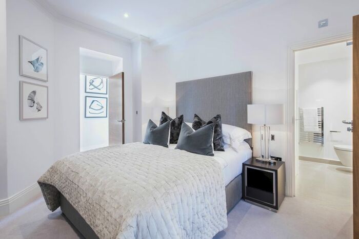 3 Bedroom Flat To Rent In Rainville Road, London, W6