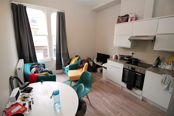 3 Bedroom Flat To Rent In B Alma Vale Road, Clifton, BS8