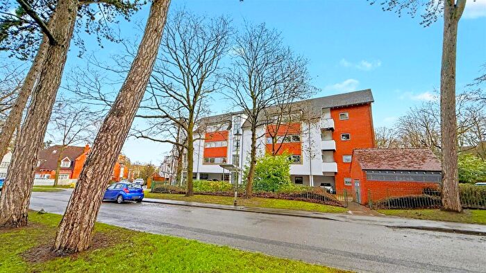 2 Bedroom Apartment For Sale In Woodbrooke Grove, Northfield, Birmingham, B31