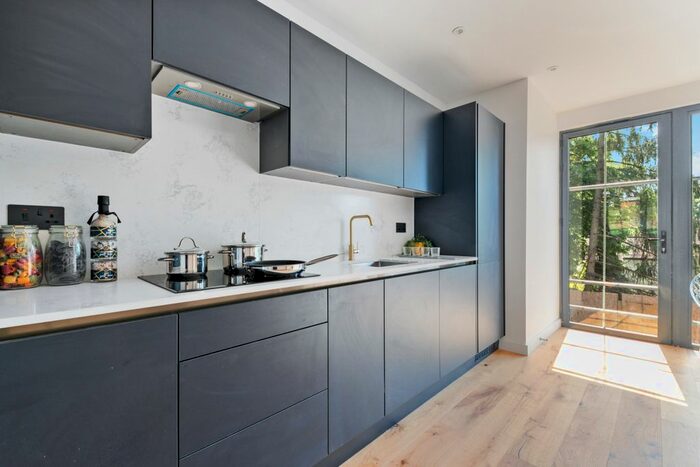 2 Bedroom Flat To Rent In Purley Rise, Purley, CR8