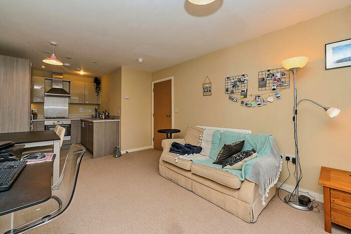 1 Bedroom Flat To Rent In Royal Gallery - Skerne Walk, KT2