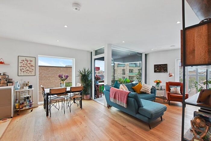2 Bedroom Flat To Rent In Chichester Lodge, Peartree Way, Greenwich, London, SE10