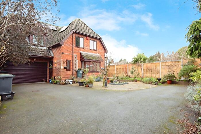 4 Bedroom Detached House For Sale In River Mews, Bishopstoke, SO50